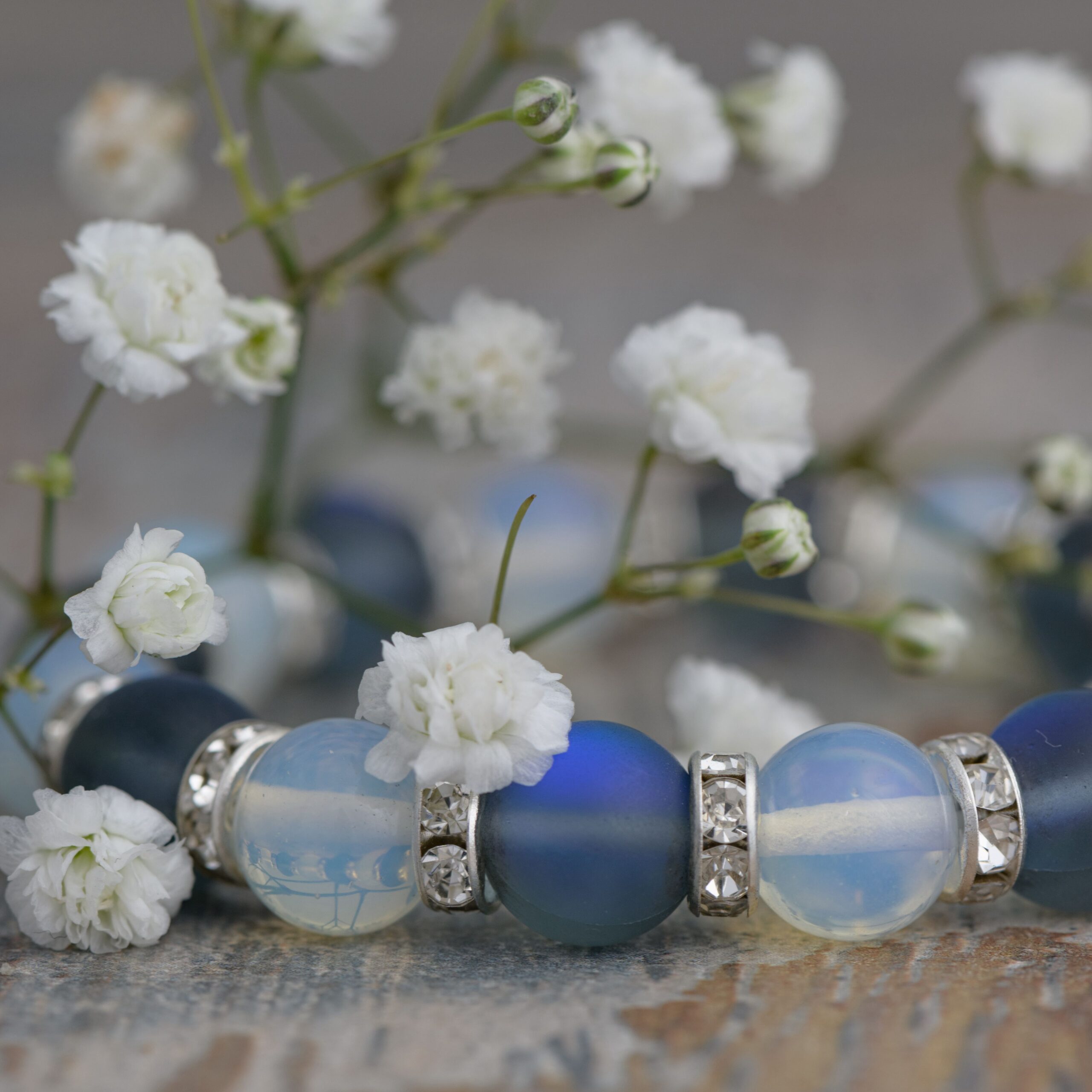 Браслет из опала и лунного камня, 10 мм — изображение 2