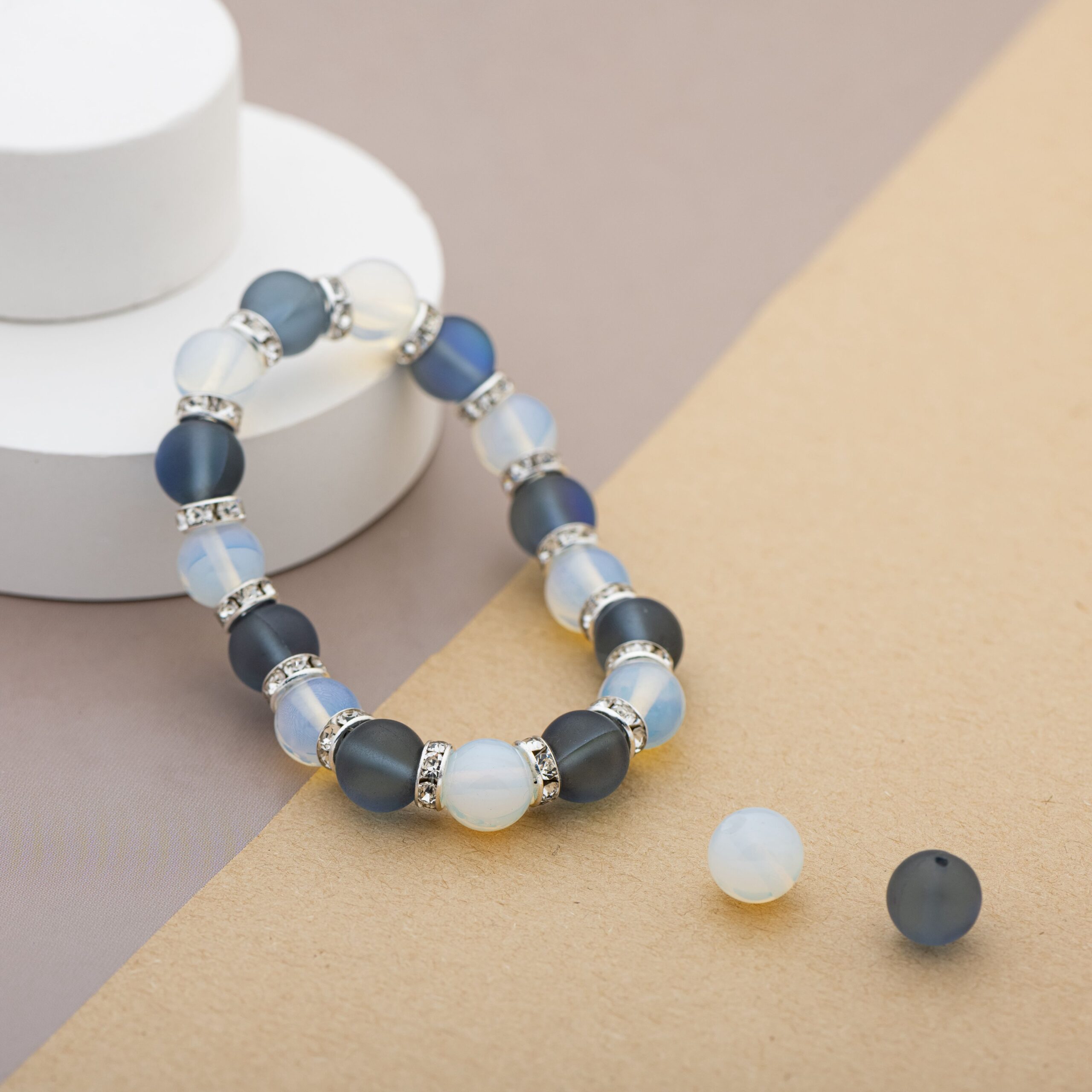 Браслет из опала и лунного камня, 10 мм — изображение 4