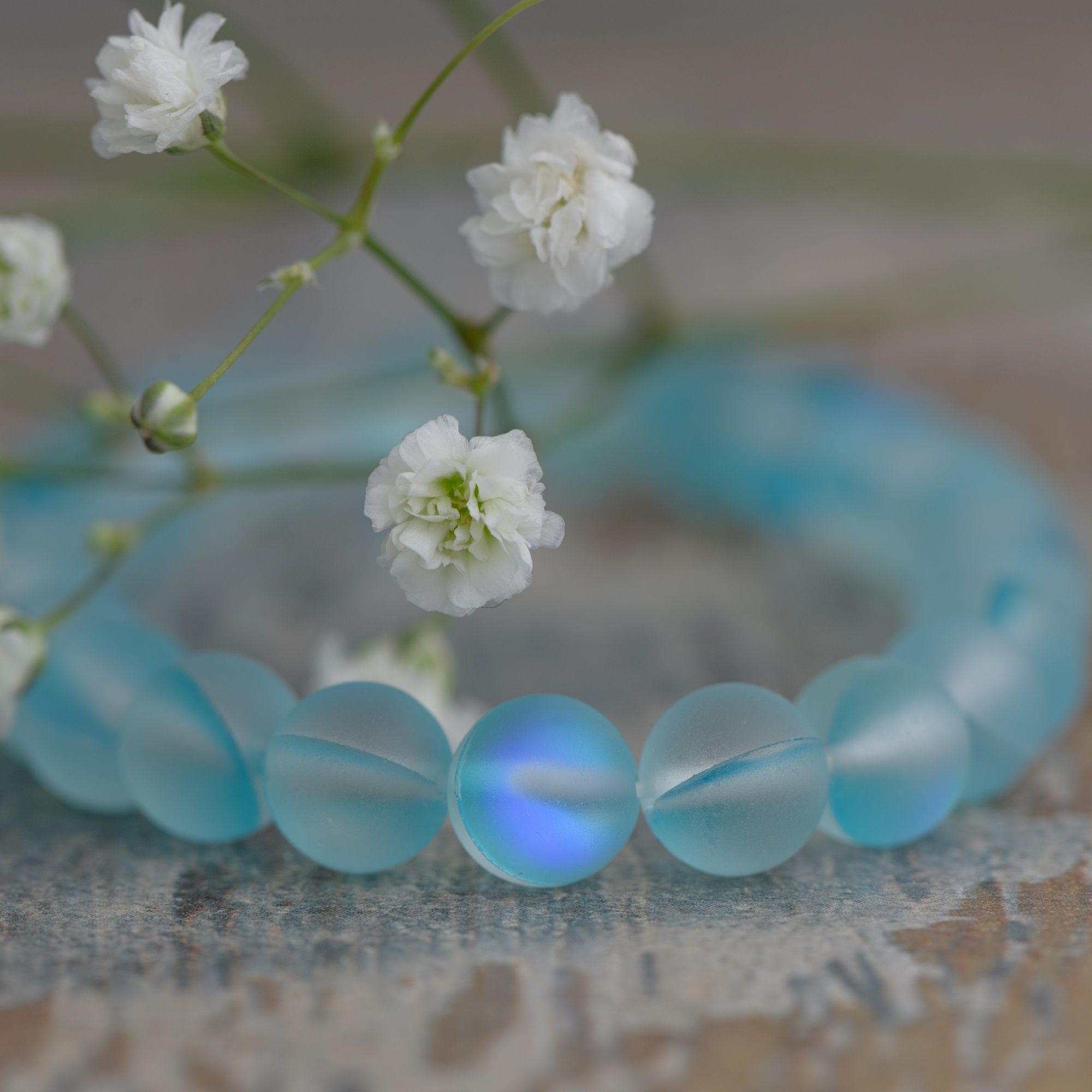 Голубой браслет из опала, матовый 8 мм — изображение 3