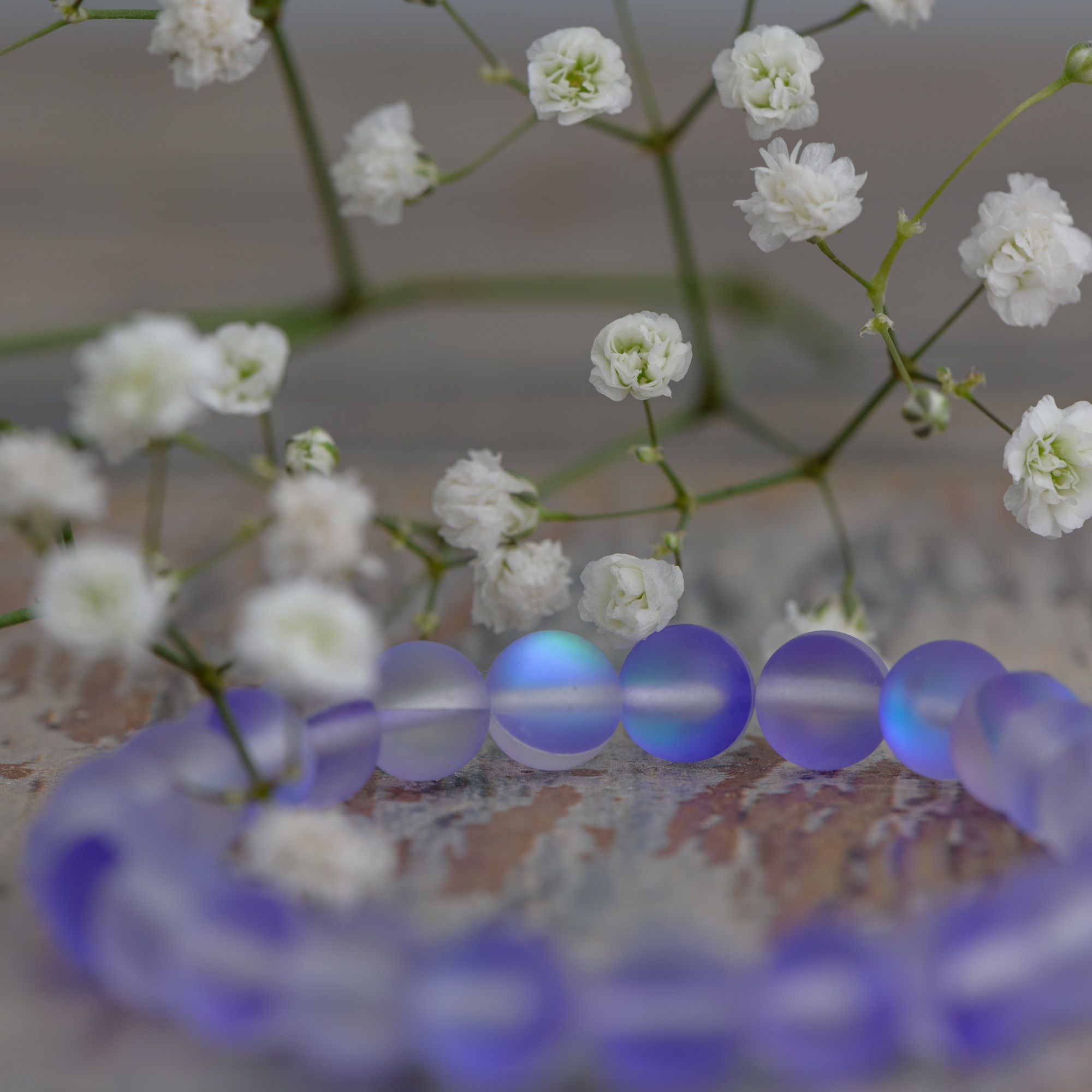 Лиловый браслет из опала, матовый 10 мм — изображение 4