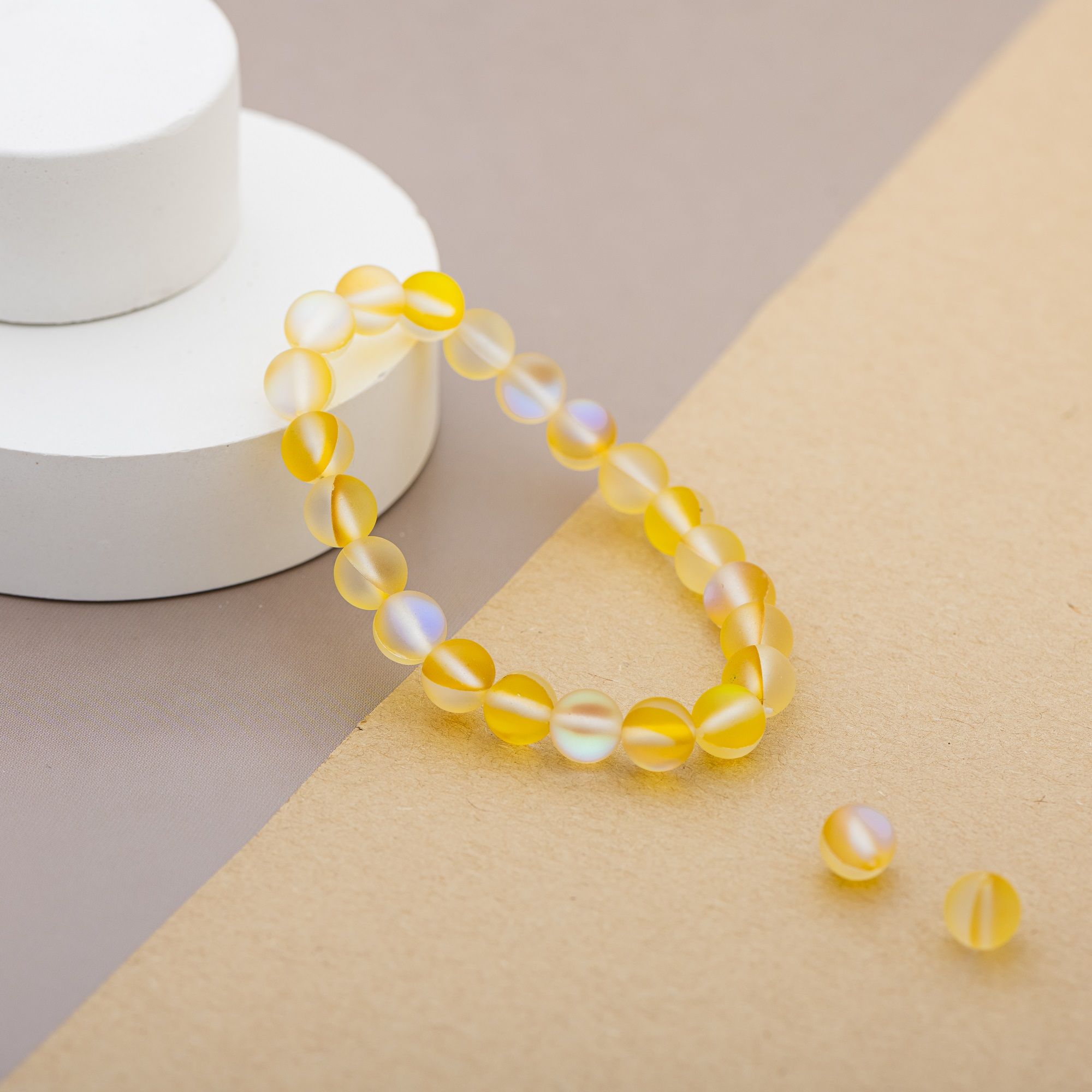 Жёлтый браслет из опала, матовый 8 мм — изображение 4